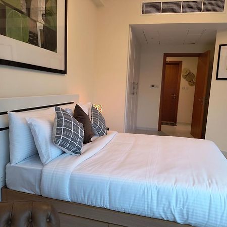Trinity Holiday Homes - Sheikh Zayed Road Near To Financial Center Metro Station ドバイ エクステリア 写真